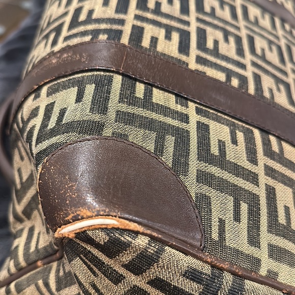 🛍️BLACK FRIDAY DEAL🛍️ Pre-loved AUTHENTIC Small Fendi Duffle bag - Picture 7 of 10